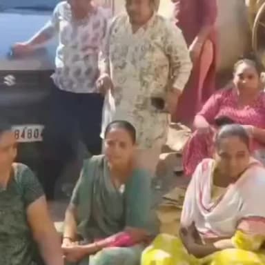 રાજકોટ પશ્ચિમ: વોર્ડ નંબર 11 ના રહેવાસીઓને પ્રાથમિક સુવિધા ન મળતા આમજ ને પાર્ટી કાર્યકરો દ્વારા એક દિવસીય પ્રતિક ઉપવાસ કરાયો