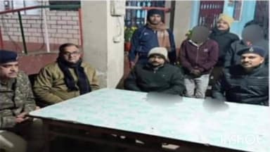 फलका: सालेहपुर गांव में पुलिस ने 2 अपराधियों को हथियार और मोटरसाइकिल के साथ गिरफ्तार किया, कर रहे थे अपराध की योजना