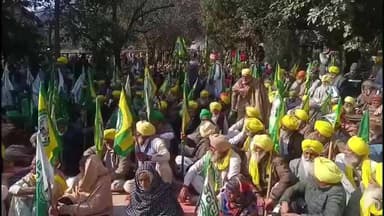 ਮਾਨਸਾ: ਸੰਯੁਕਤ ਕਿਸਾਨ ਮੋਰਚੇ ਦੇ ਸੱਦੇ ਤਹਿਤ ਕੇਂਦਰ ਸਰਕਾਰ ਖਿਲਾਫ ਕਿਸਾਨਾਂ ਮਜ਼ਦੂਰਾਂ ਤੇ ਮੁਲਾਜ਼ਮਾਂ ਨੇ ਕੀਤਾ ਵਿਰੋਧ ਪ੍ਰਦਰਸ਼ਨ