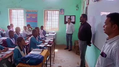 मगरलोड: कलेक्टर ने मगरलोड इलाके की स्कूलों में छात्र-छात्राओं से बोर्ड परीक्षा को लेकर किया संवाद