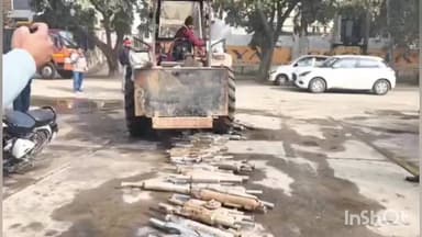 बहादुरगढ़: यातायात पुलिस ने शुक्रवार को ज़ब्त किए 65 मॉडिफाइड साइलेंसरों को किया नष्ट
