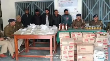 तुरकौलिया: तुरकौलिया पुलिस ने 320 लीटर देशी और 285 लीटर विदेशी शराब के साथ 5 तस्करों को गिरफ्तार कर न्यायिक हिरासत में भेजा