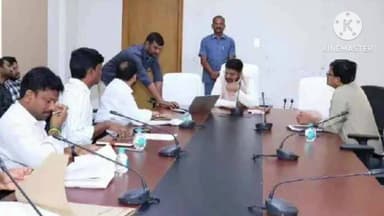 జనగాం: మున్సిపాలిటీల్లో రిజర్వేషన్ల ప్రక్రియ ఎన్నికల నిర్వహణపై జనగాం జిల్లా కలెక్టర్ రిజ్వాన్ భాషా షేక్ రివ్యూ సమావేశం