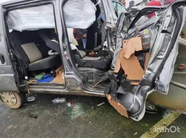 घिरोर: औछा थाना क्षेत्र, आंध्र बॉर्डर पर घने कोहरे में बड़ा हादसा, स्कूल वाहन और ट्रक की आमने-सामने टक्कर, ईको चालक की मौत