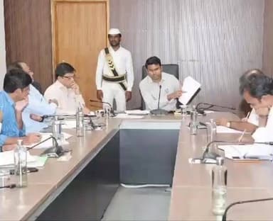 గద్వాల్: ఓటర్ల సంఖ్య ఆధారంగా రిజర్వేషన్ ను ఖరారు చేయాలి - జిల్లా కలెక్టర్ సంతోష్