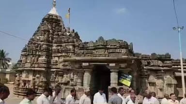 ಲಕ್ಷ್ಮೇಶ್ವರ: ಜನೇವರಿ 18ರಂದು ಬೃಹತ್ ಹಿಂದೂ ಸಮಾವೇಶ ಹಿನ್ನೆಲೆಯಲ್ಲಿ ಪಟ್ಟಣದಲ್ಲಿ ಪೂರ್ವಭಾವಿ ಸಭೆ