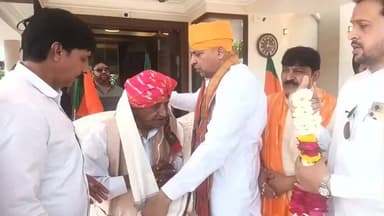 बड़वाह: बड़वाह में अटल जी की जन्म शताब्दी वर्ष पर सौभाग्यचंद सुराणा को रजत पत्र से सम्मानित किया गया, नपाध्यक्ष भी शामिल हुए