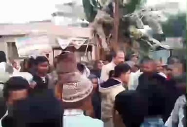 शिवाजी नगर: रोसड़ा-हथौड़ी मुख्य सड़क पर विषहर स्थान के पास शव रखकर लोगों ने किया जाम