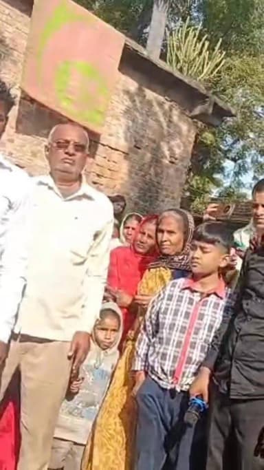 बेलागंज प्रखंड क्षेत्र के ओर गांव में शतचंडी महायज्ञ सह मां देवी प्राण प्रतिष्ठा के आयोजन को लेकर शुक्रवार को विधिवत ध्व...