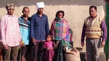 विष्णुगढ़: बिशाय गांव में डीलर ने बीडीओ के निर्देश पर मृतक के परिजनों को अनाज सौंपा