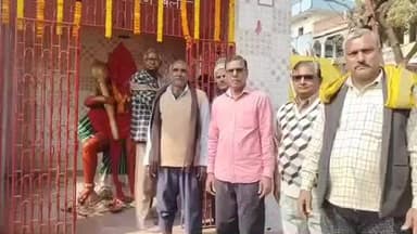 रहुई: रहुई बाजार के काली मंदिर प्रांगण में पुरानी प्रतिमा का विसर्जन, 28 फरवरी को स्थापित होगी नई प्रतिमा