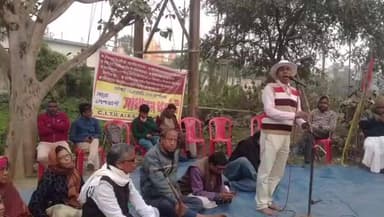 গঙ্গারামপুর: ১২ ফেব্রুয়ারি শিল্প ধর্মঘট সফল করতে গঙ্গারামপুরে বামফ্রন্টের অবস্থান বিক্ষোভ