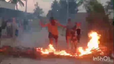 ಕೋಲಾರ: ಗದ್ದೆ ಕಣ್ಣೂರು ಗ್ರಾಮದಲ್ಲಿ ರಾಸುಗಳಿಂದ ಕಿಚ್ಚು ಹಾರಿಸಿ ಸಂಕ್ರಾಂತಿ ಆಚರಣೆ