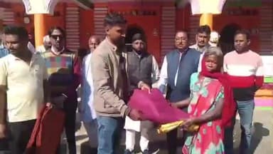 कुरडेग: कुरडेग उमामहेश्वर मंदिर के पास समिति ने कार्यक्रम आयोजित कर 65 जरूरतमंद लोगों को कंबल वितरित किए