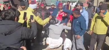 जोशीमठ: लोगों ने औली बचाओ मुहिम शुरू की, प्रदर्शन कर जताया आक्रोश और फूंका पुतला