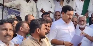 ರಬಕವಿ-ಬನಹಟ್ಟಿ: ಮಹಲಿಂಗಪುರ ಪಟ್ಟಣದಲ್ಲಿ ತಾಲೂಕಾ ಹೋರಾಟ ಸಮೀತಿಯ ಹೋರಾಟಗಾರರನ್ನ ಭೇಟಿಯಾದ ಬಿಜೆಪಿ ರಾಜ್ಯಾಧ್ಯಕ್ಚ ವಿಜಯೇಂದ್ರ