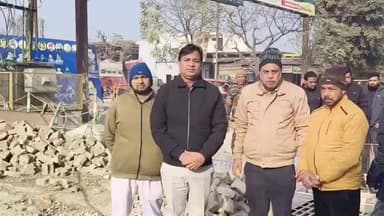 नजीबाबाद: अधिशासी अधिकारी नगर पालिका नजीबाबाद ने हर्षवाड़ा बाईपास पर बन रहे पार्क कार्य का किया निरीक्षण