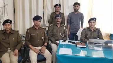 मोतिहारी: जिले के ढाका थाना क्षेत्र से पुलिस ने गुप्त सूचना पर कुख्यात शराब माफिया भवानी को ₹10,000 के इनाम के साथ गिरफ्तार किया