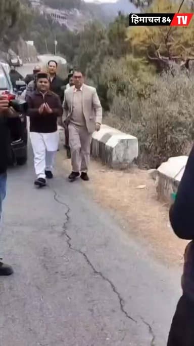 कांग्रेस जिला अध्यक्ष बनने के बाद पहली बार चुराह पहुंचे सुरजीत भरमौरी, कांग्रेस कार्यकर्ताओं ने किया जोरदार स्वागत।
ढोल...