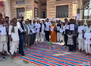 जालौर: कांग्रेस ने मनरेगा योजना के स्वरूप बदलने के मामले में किया प्रदर्शन