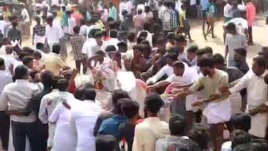 திருப்பத்தூர்: சிங்கம்புணரி பெரியகடை வீதியில் தை பொங்கலை முன்னிட்டு மாபெரும் விரட்டு மஞ்சுவிரட்டு – 5,000-க்கும் மேற்பட்டோர் கண்டு ரசிப்பு, 30 பேர் காயம்