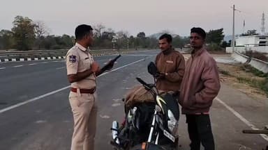 అసిఫాబాద్: వాంకిడిలో పోలీసుల వాహనాల తనిఖీలు