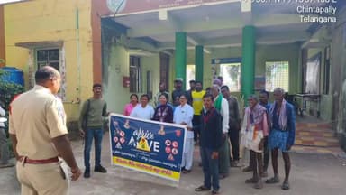 అసిఫాబాద్: రోడ్డు భద్రతపై అవగాహన కల్పించిన తిర్యాణి ఎస్సై వెంకటేష్