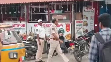 ఇబ్రహీంపట్నం రింగ్ వద్ద వాహనాలకు చలానాలు విధించిన సీఐ చంద్రశేఖర్