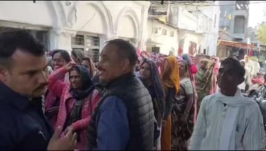 महिदपुर: महिला आंगनवाड़ी कार्यकर्ताओं की मांगों को लेकर जनप्रतिनिधियों का हस्तक्षेप