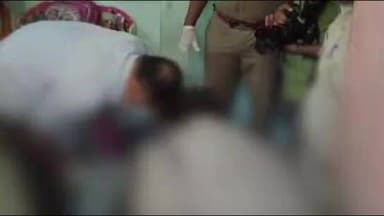 കണയന്നൂർ: എറണാകുളം പോണേക്കരയിൽ അച്ഛനെയും മകളെയും മരിച്ച നിലയിൽ കണ്ടെത്തി