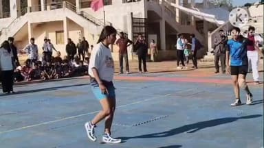 आगर: स्टेडियम ग्राउंड में सांसद कप खेल प्रतियोगिता का आयोजन, बड़ी संख्या में खिलाड़ियों ने भाग लिया