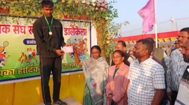 गोइलकेरा: गोइलकेरा में दो दिवसीय वार्षिक खेलकूद प्रतियोगिता का समापन, सांसद ने विजेता प्रतिभागियों को किया पुरस्कृत