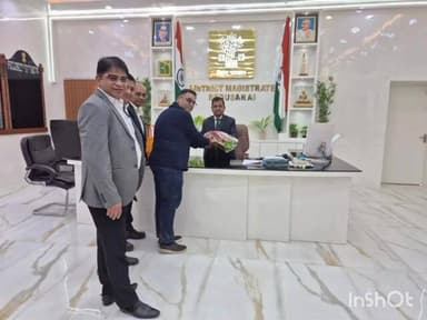 बेगूसराय: बरौनी इंडस्ट्रियल ग्रोथ सेंटर में लगने वाले ईपिक एग्रो प्रोडक्ट के सदस्यों ने DM से मुलाकात की, कई मुद्दों पर हुई चर्चा