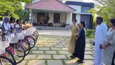 திருப்பத்தூர்: கண்டரமாணிக்கத்தில் ஏழை மாணவர்களுக்கு பொங்கல் பரிசாக மிதிவண்டி வழங்கிய சமூக ஆர்வலர்கள் பெற்றோர்கள் கண்ணீர் மல்க நன்றி