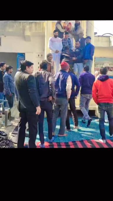 बसपा की मजबूती पर हाशिम खान का जोर, कार्यकर्ताओं से जनसंपर्क बढ़ाने का आह्वान
जसवंतनगर:बहुजन समाज पार्टी की संगठनात्मक ...