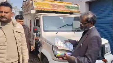 इटावा: इकदिल पुलिस ने मानिकपुर मोड पर छापा मारकर टाटा कंपनी के नाम से नकली यूरिया बेच रहे 2 लोगों को गिरफ्तार किया