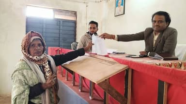 भारत निर्वाचन आयोग के निर्देशानुसार छत्तीसगढ़ राज्य में निर्वाचन नामावलियों का विशेष गहन पुनरीक्षण (एसआईआर) कार्य किया ज...