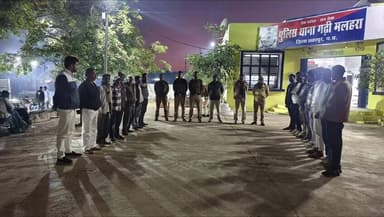 महाराजपुर: गढ़ीमलहरा थाना पुलिस ने गुंडे-बदमाशों को थाने बुलाकर कराई परेड, दिए निर्देश