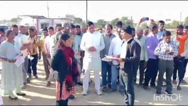 टेमरी में कलेक्टर प्रतिष्ठा ममगाई ने महतारी सदन, आयुष्मान आरोग्य मंदिर और धान खरीदी केंद्र का किया निरीक्षण