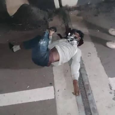 चांडिल: एनएच 32 घोड़ानेगी स्वर्णरेखा पुल पर ट्रेलर की चपेट में आने से बाइक सवार दो की मौत, एक घायल