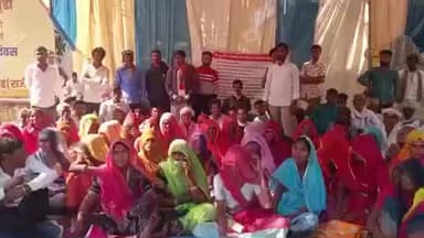 धरियावद: केसरपुरा के ग्रामीणों ने वोटरलिस्ट से नाम काटने वालों के खिलाफ कार्रवाई और नाम का पर्दाफाश करने की मांग की, सौंपा ज्ञापन