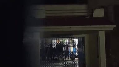 मंडला: सीनियर छात्रावास सलवाह में बाहरी युवकों के साथ मस्ती का वीडियो आया सामने, एसी ने कहा जांच कराएंगे