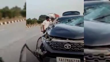 ಹಿರಿಯೂರು: ತಾಲ್ಲೂಕಿನ ಗಡಿ ಬಾಗದ ಬಳಿ ಕಾರು ಲಾರಿ ಭೀಕರ ಅಪಘಾತ, ಪ್ರಯಾಣಿಕರು ಪಾರು