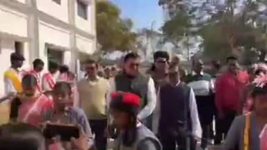 सिमरिया: विधायक उज्जवल दास बिरहु पहुंचे, उच्च विद्यालय में आयोजित कार्यक्रम में हुए शामिल