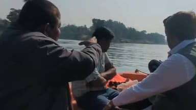 पथरिया: मकर संक्रांति मेले में राज्यमंत्री लखन पटेल का नौकाविहार, वीडियो सोशल मीडिया पर वायरल