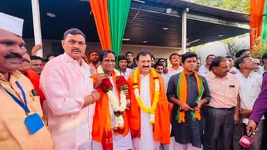 बदनापूर: चित्रगुप्त या निवासस्थानी आमदार नारायण कुचे यांनी माजी मंत्री दानवे यांचा केला सत्कार