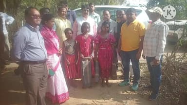 ବଡସାହି: ଭାଲୁକଚୁଆ ଗାଁରେ ପହଞ୍ଚି ୩ ଅନାଥ ନାବାଳିକା ଭଉଣୀଙ୍କୁ ସାକ୍ଷାତ କରି ପାଠପଢା ଓ ଥଇଥାନ ନେଇ ଆଲୋଚନା କଲେ ମନ୍ତ୍ରୀ ଡ. କୃଷ୍ଣଚନ୍ଦ୍ର ମହାପାତ୍ର