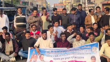 খড়গ্রাম: SIR ইস্যুতে খড়গ্রামে পথে নামল তৃণমূল, পথ অবরোধ করে তীব্র বিক্ষোভ