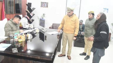 मिलक: पुलिस अधीक्षक विद्यासागर मिश्र ने जनसुनवाई के दौरान 50 से अधिक फरियादियों की फरियाद सुनी, पांच का तत्काल निस्तारण किया