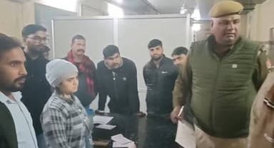 #इस_जिंदगी_का_जिम्मेदार_कौन?
भरतपुर। जिले से एक दर्दनाक मामला सामने आया है, जहां अस्पताल में प्रसव के बाद अचानक महिला की...